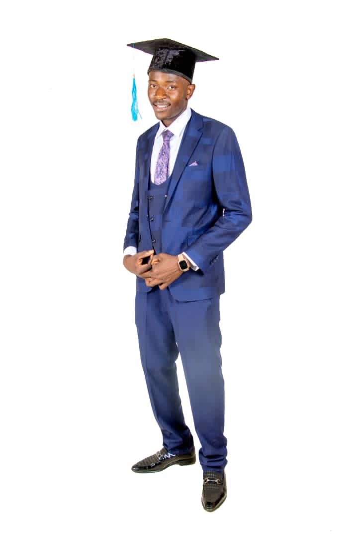 ronniemutasa_a's tweet photo. The village boy straight from the Dusty rural areas of Mutoko finally graduated with a FIRST CLASS degree in Agricultural Economics and management from Bindura University #LordLead https://t.co/G2789mMGgr
