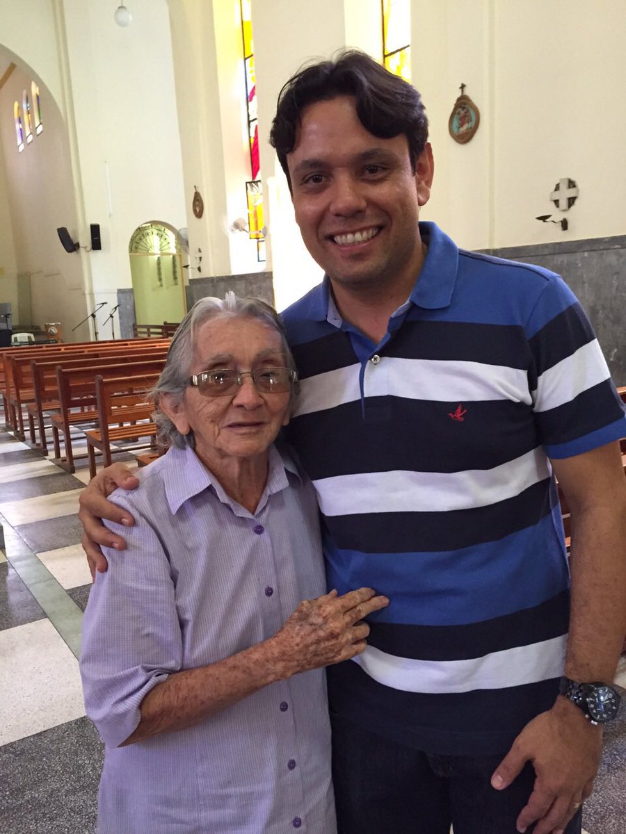 JDQuirinoFilho's tweet photo. A nossa “Tia Carmelita”, que dedicou toda a vida para ensinar, sendo a querida professora de milhares de alunos no Colégio Nossa Senhora do Carmo, foi para a Glória. Cajazeiras, cidade da educação, de luto, triste, mas reconhecendo toda história na educação de Carmelita Gonçalves https://t.co/3738AFi6LO