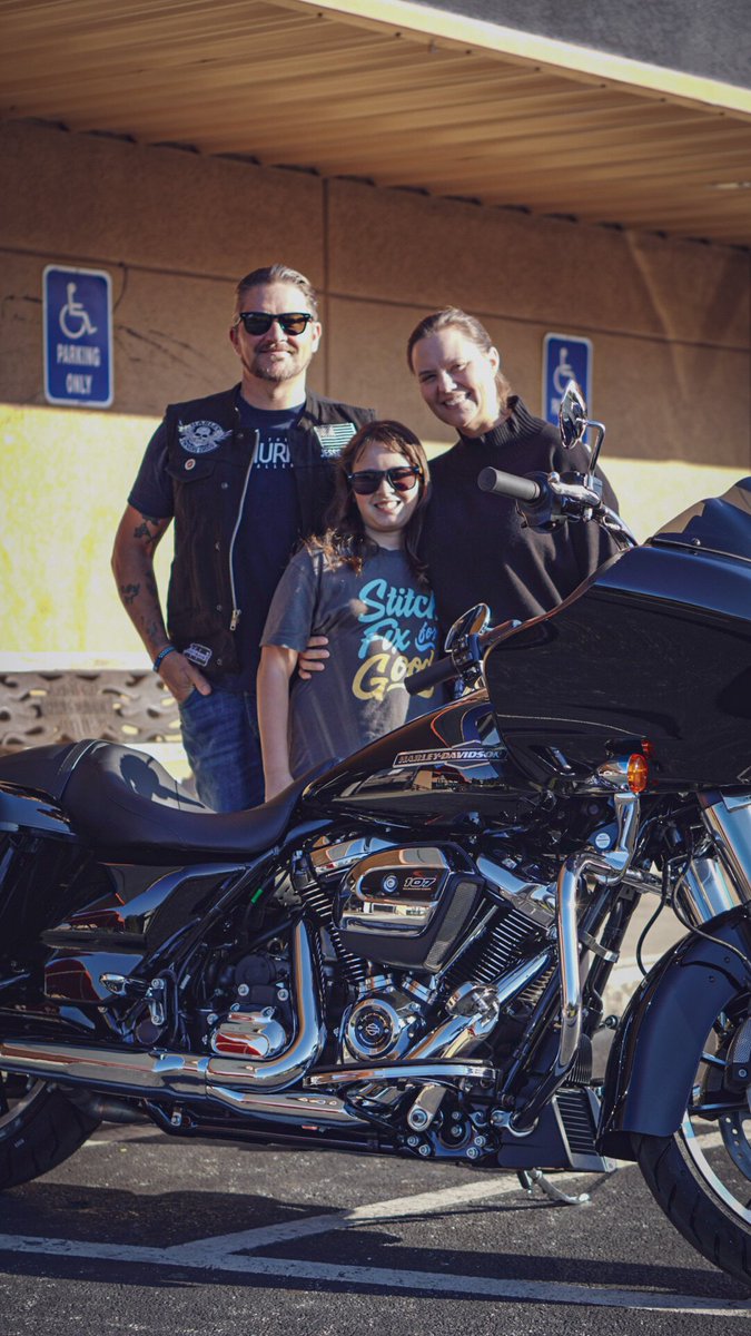JesseJamesATL's tweet photo. That feeling when you and the family get a brand new @harleydavidson #RoadGlide.
❤️🔥
#hellbenderharleydavidson https://t.co/x8LQFaypPx