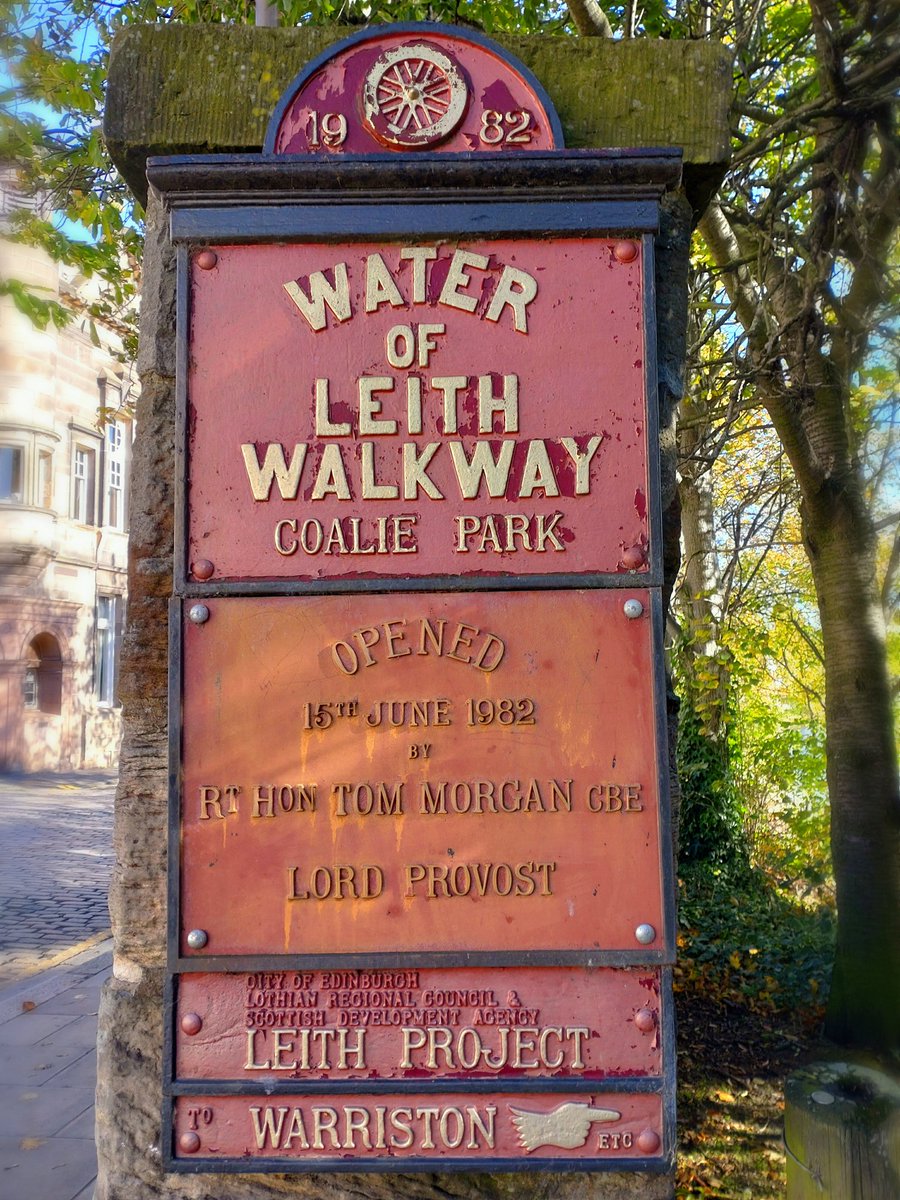 ObserverScot's tweet photo. Water of Leith today. Miles of walking, the path in great shape, hardly a bit of litter to be seen. Thanks @WOLCT 🙌🏻 🍁 🌞
#WaterOfLeith #Edinburgh https://t.co/LtdDYHp4wC