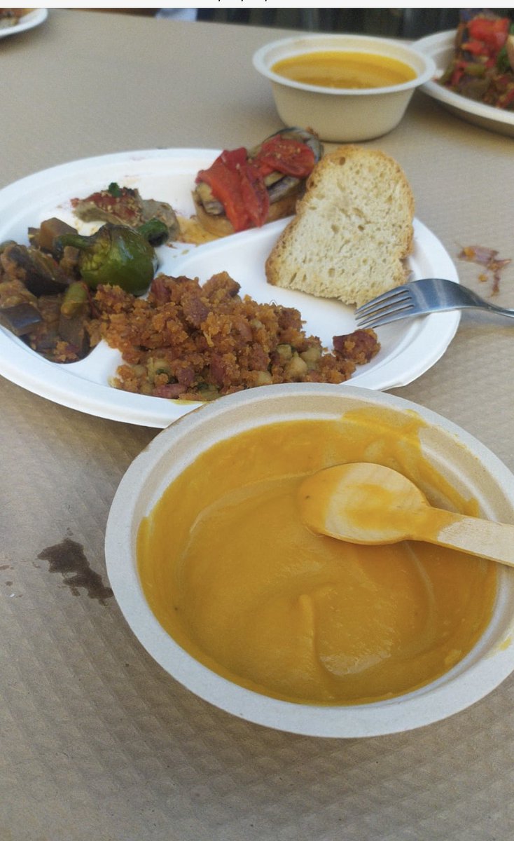 blancasalroc's tweet photo. Ahir @BALleida va mostrar el compromís a fer front la #inseguretatalimentaria i la #famzero celebrant un dinar pel #malbaratament Una manera Excel.lent de promoure #HealthyDietsHealthyPlanet i commemorar el #WorldFoodDay2022 @residuscat @salut @paerialleida @elpaletlleida https://t.co/Zoij12s1CF