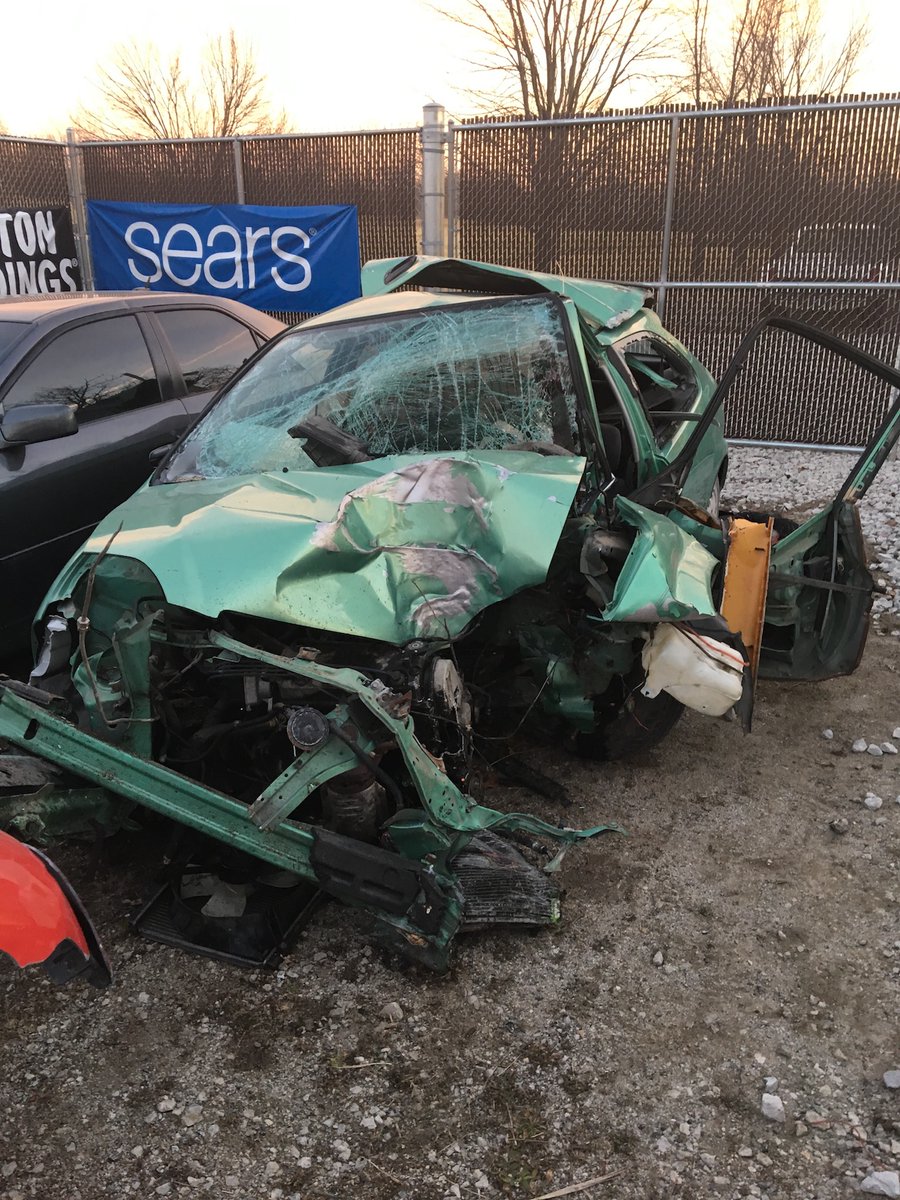 It's #TeenDriverSafetyWeek, so here's my annual reminder: Buckle up, every time. My kiddo walked away from this wreck in 2017, hurt but alive, thanks in part to his seat belt.

julietollefson.com/buckle-up-nati…