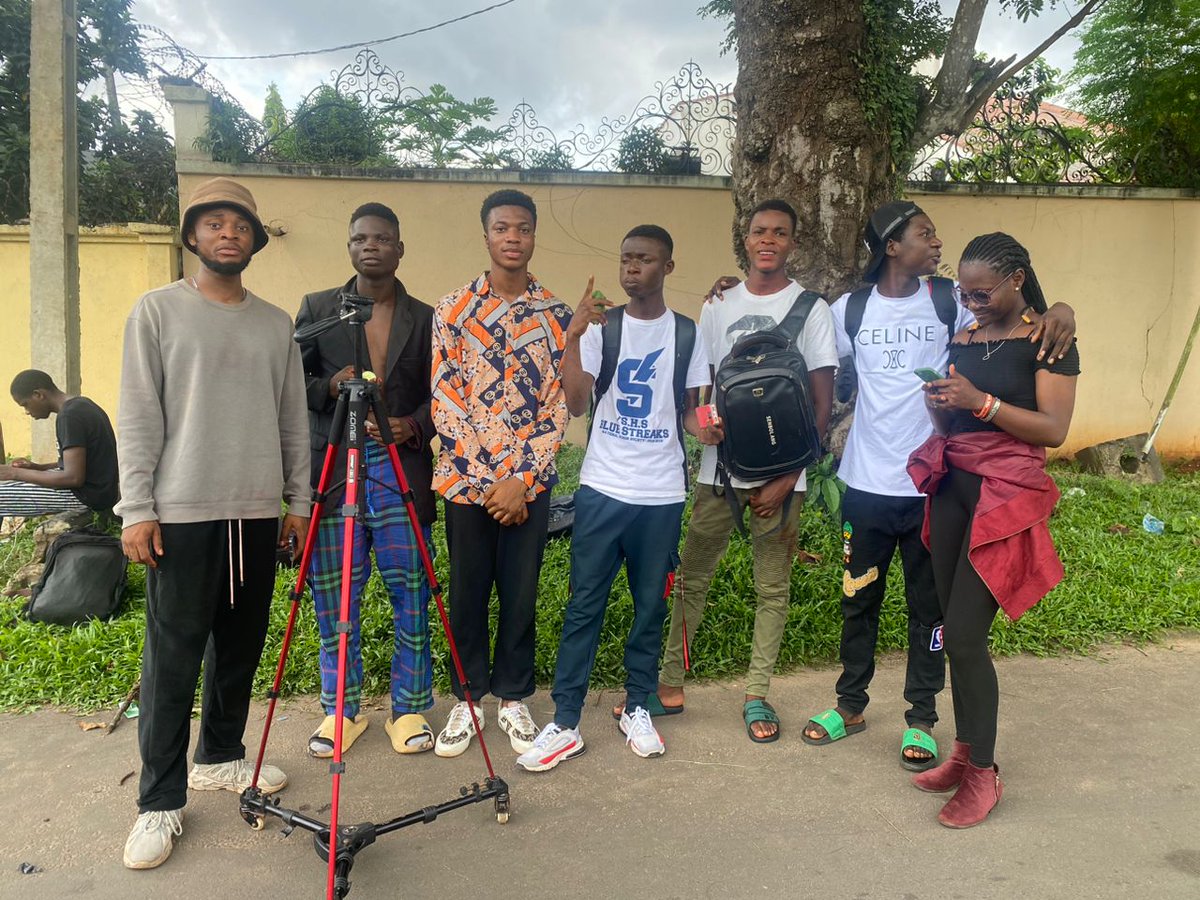 Ozzy72269566's tweet photo. On Set #ZAge 📽️ @_AsiwajuLerry @alfuratyalatiqe @DONJAZZY @boycalledzenith @thecritics001 @ayrastarr @instablog9ja @channelstv @Therealaceme @filmindependent @TomHolland1996 @RobertDowneyJr @filmriot https://t.co/VITqsfCRj4