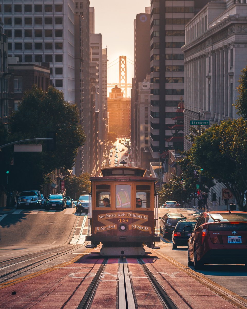 ETHGlobal's tweet photo. 18 days left until #ETHSanFrancisco2022 🌉... 

We're closing applications soon - don't miss the chance to hack: https://t.co/cAgdkn6ijb https://t.co/a4xv6Hl0Dp