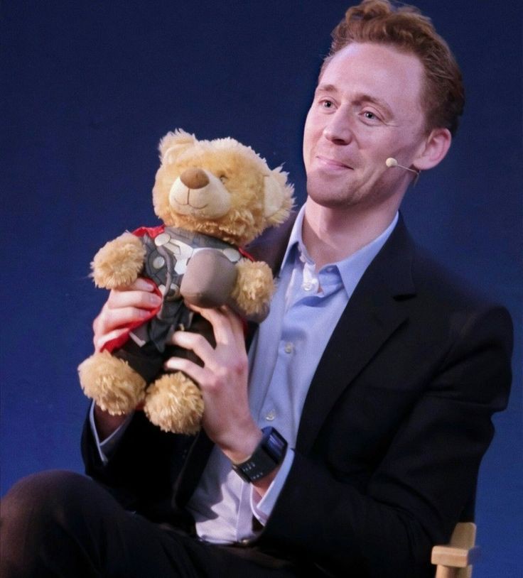 Tom Hiddleston with this teddy Thor 🥺🤏🏻