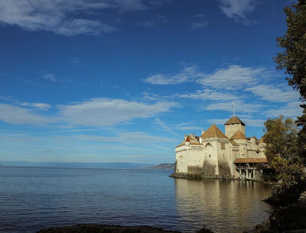 TomMcAdam's tweet photo. The destination

#castle #photooftheday #photography #instadaily #instamood #igers #tomtakesphotos #switzerland #inlovewithswitzerland #myswitzerland #visitswitzerland #switzerland_vacations #switzerlandpictures #amazingswitzerland  #ig_switzerland #swit… https://t.co/jEWRN9YZMo https://t.co/yImVh6Xcxs