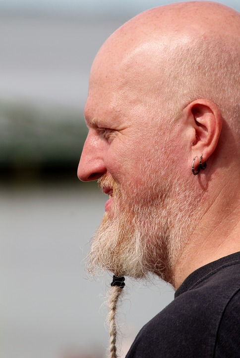 BaldProducts's tweet photo. What did one man say to his friend who had a receding hairline? He said, "Hey, friend, I can see that your head definitely has a brighter future than mine".

#Bald #baldproducts #baldhead #baldgirl #nohair #baldlady #baldpeople #baldjokes
#jokes #BaldProducts.com #stupidJokes https://t.co/g9KprDOQLw