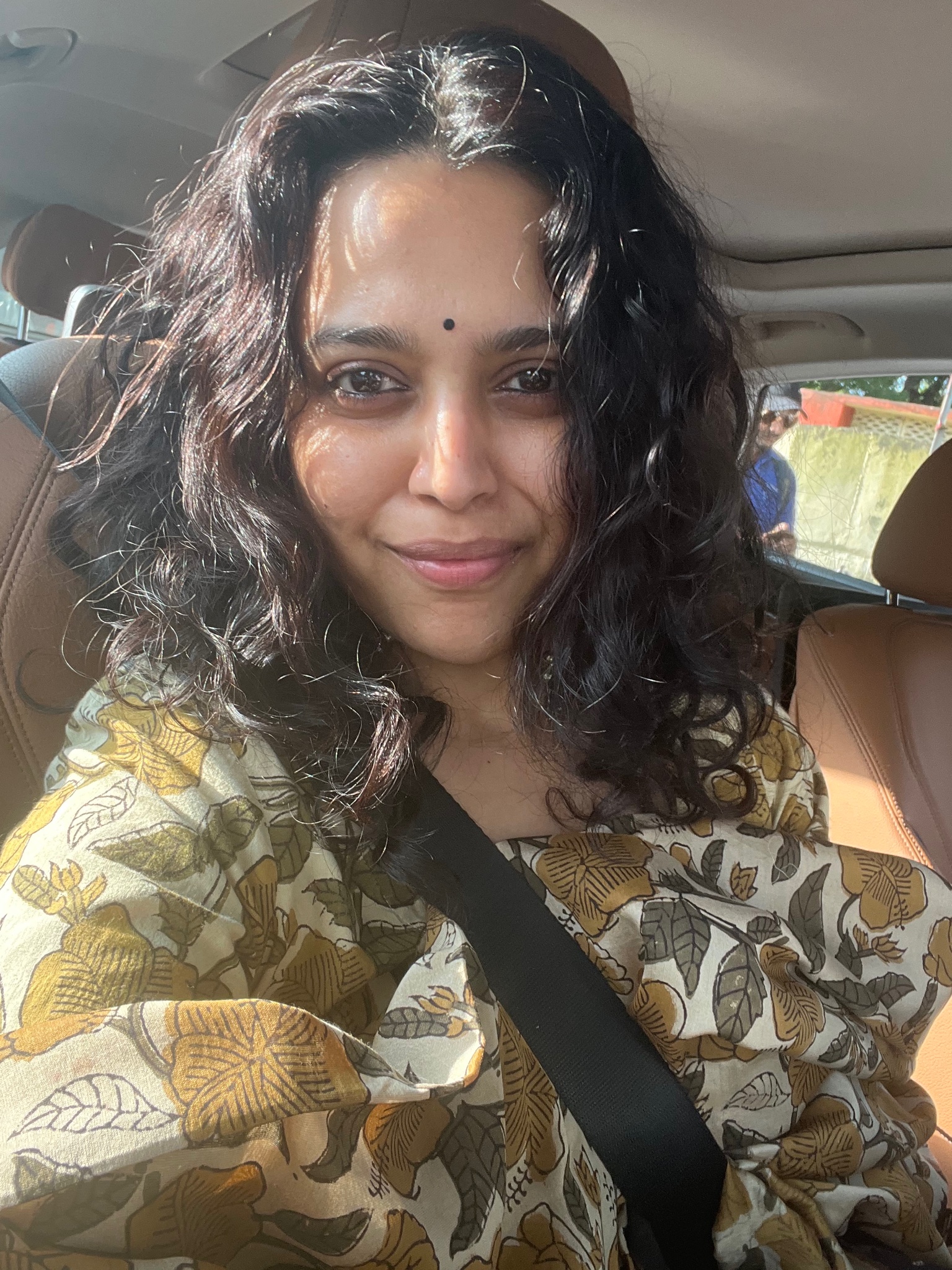 Swara Bhasker on X: I may have misunderstood the purpose of a traffic  signal ! 🤣 desigirl t.coSPS4x4Vikq  X