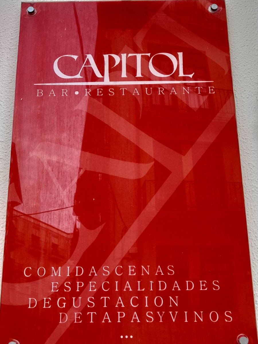 Si hay un restaurante en Zamora con una carta deliciosa, aunando modernidad y tradición, ese es El Capitol, en la Plaza de Santa Eulalia, 12. ¡Exquisito! <a href="/capitolzamora/">Restaurante Capitol</a> <a href="/RutasporZamora/">Restaurante Capitol Zamora</a> restaurantecapitol.es