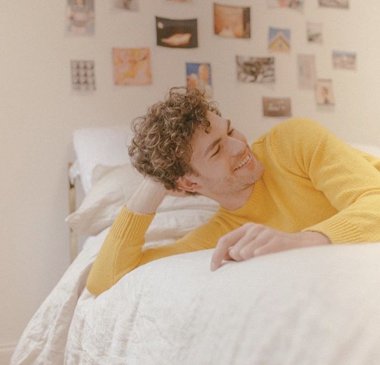 VanceJBrasil's tweet photo. Acho que vocês ja escutaram “Riptide” do @vancejoy não é? 

O cantor ganhou um novo portal de informações ativo aqui no Brasil, e está procurando pessoas que admirem o trabalho dele, se você é uma dessas pessoas, corre lá e ja segue 🤍✨

@VanceJBrasil

Muitas novidades em breve! https://t.co/75Td0Nd4jo
