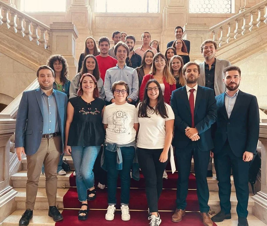 fleiriajs's tweet photo. 📍Visita à Assembleia da República

✊A convite dos deputados do Partido Socialista eleitos pelo círculo eleitoral de Leiria, fomos recebidos na casa da democracia.

🌹Estivemos também com os deputados da @JSPortugal, o que muito nos agradou.
✊Agradecemos o convite. https://t.co/Xke0MHaHbP