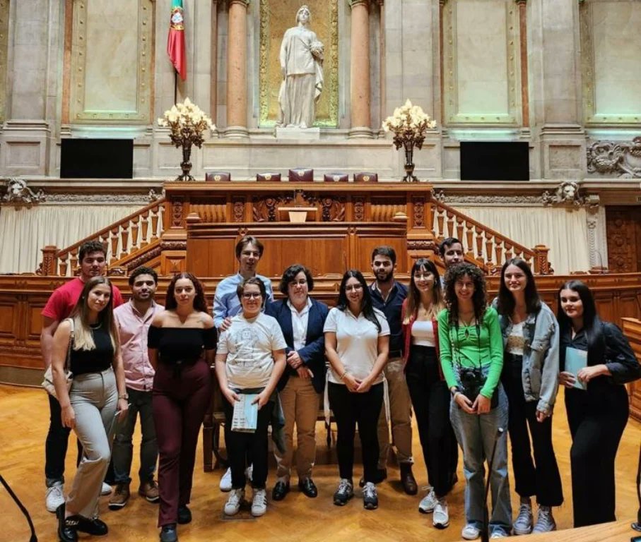 fleiriajs's tweet photo. 📍Visita à Assembleia da República

✊A convite dos deputados do Partido Socialista eleitos pelo círculo eleitoral de Leiria, fomos recebidos na casa da democracia.

🌹Estivemos também com os deputados da @JSPortugal, o que muito nos agradou.
✊Agradecemos o convite. https://t.co/Xke0MHaHbP