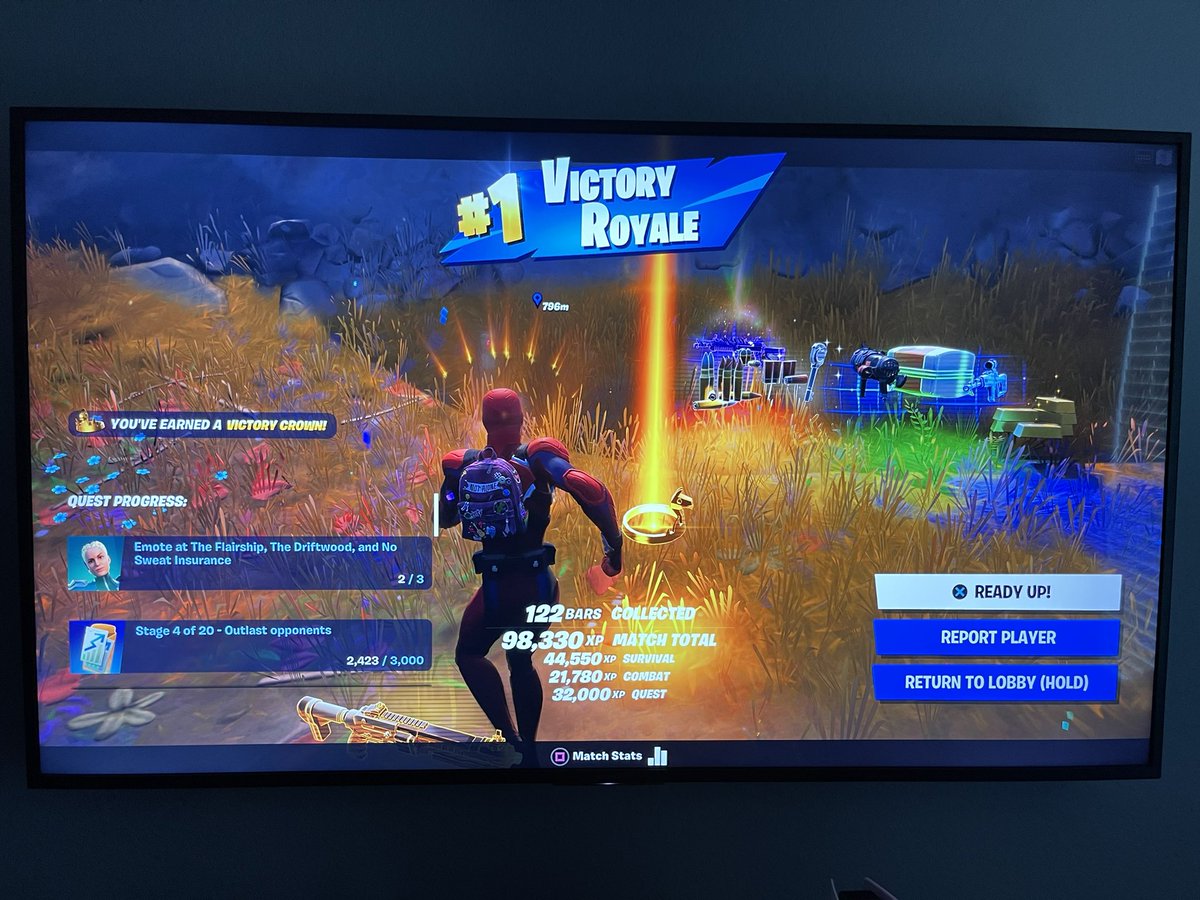 ForgetTheWorld's tweet photo. Recently started playing @FortniteGame and every win ends with me skanking. #ska https://t.co/wIhBzsjPSd