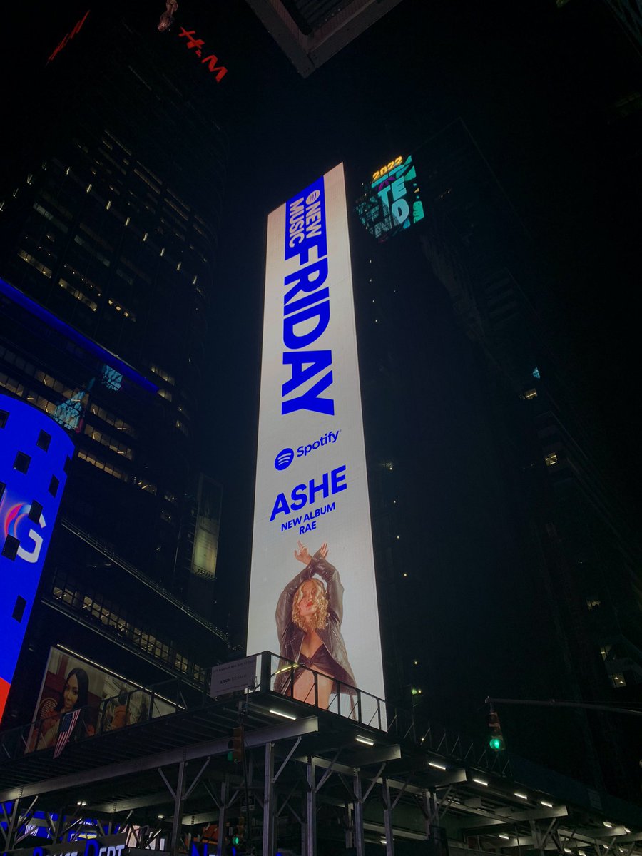 ashemusic's tweet photo. times square !!! NMF @Spotify 

https://t.co/IXngtozXX3 https://t.co/uhWTPHGiA9