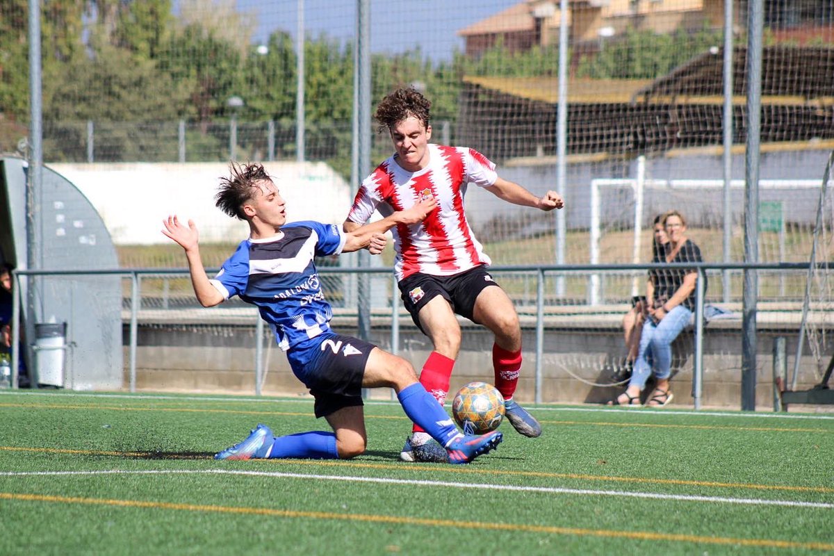 FCCardedeu's tweet photo. El Juvenil A guanya el seu partit davant el @CFBadalonaFutur (1-0)

Partidàs dels nostres jugadors, que han lluitat fins al final per endur-se una merescuda victòria, la segona consecutiva, després de la victòria al camp de l’Escala.

Enhorabona equip‼️🤩 https://t.co/xDTDZ2A1zB