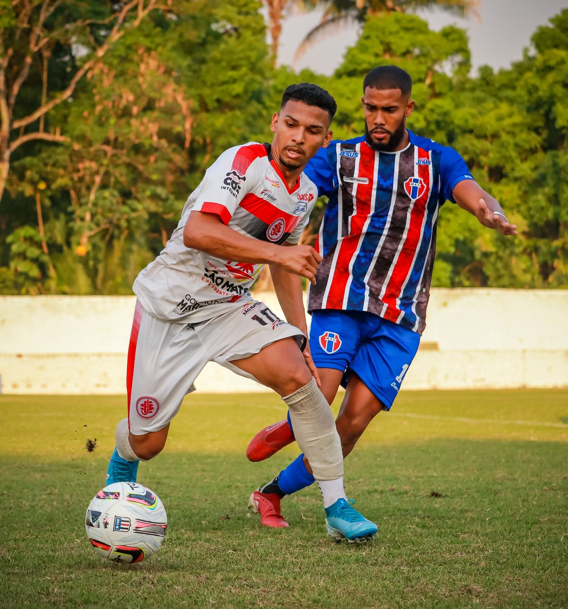 JuventudeSamas's tweet photo. FIM DE JOGO !
@juventudesamas 1x1 @MAC_maranhao
O Poraquê empata no finalzinho com Timbaúba e soma seu primeiro ponto na competição. Agora o foco é o Moto Club fora de casa no estádio Castelão.
🖤🤍❤#OrgulhodoInterior 🖤🤍❤
📷 @mvitoriafoto https://t.co/ervJQcOzDy