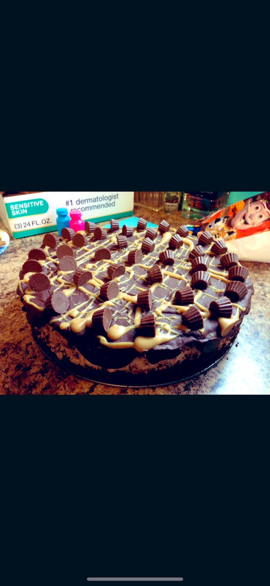 When your buddy asks for monster Reese’s peanut butter cheese cake for his birthday, you do your thing #10lbs