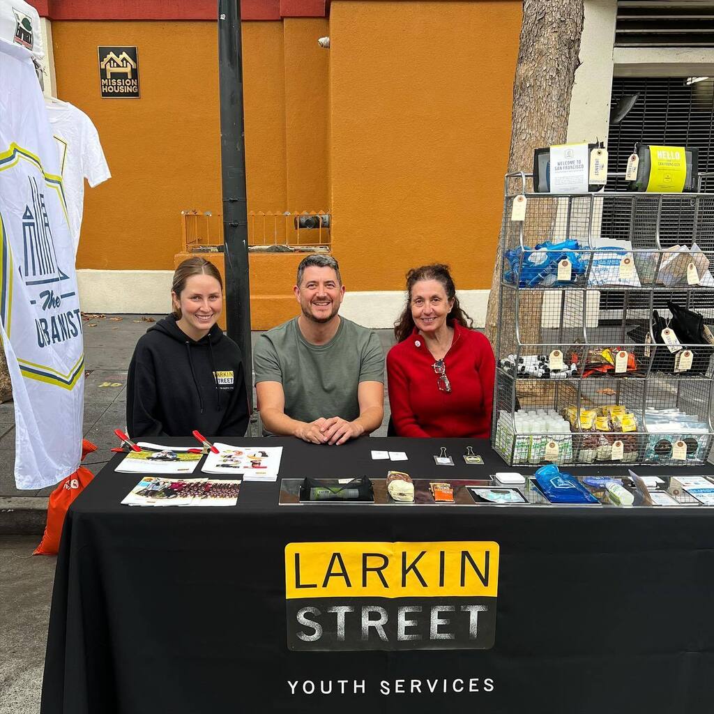 Tabling with @larkinstreetyouthservices for #phoenixday @sundaystreets A portion of all sales are donated to Larkin Street Youth Services.
. 
.
.
#local #UrbanAdventure #map #maker #bayarea #craft #handmade #walking #tour #kit #wallet #flaneur #IWalkSF #alwayswelcome #mysf #…