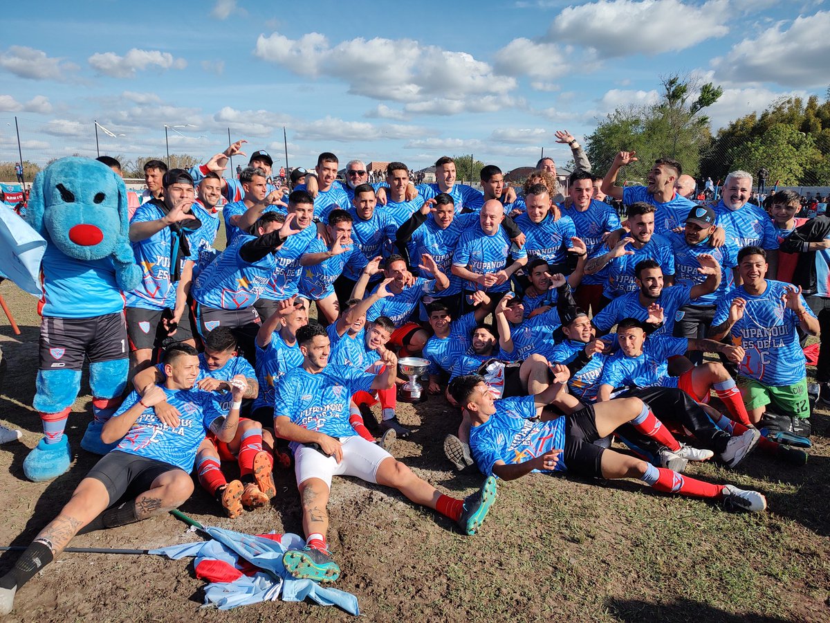 famalovato's tweet photo. Felicitaciones para todo @YupanquiOk y  @dantemajori por el ascenso del #Trapero a la Primera C. https://t.co/vd5ewtIdiJ