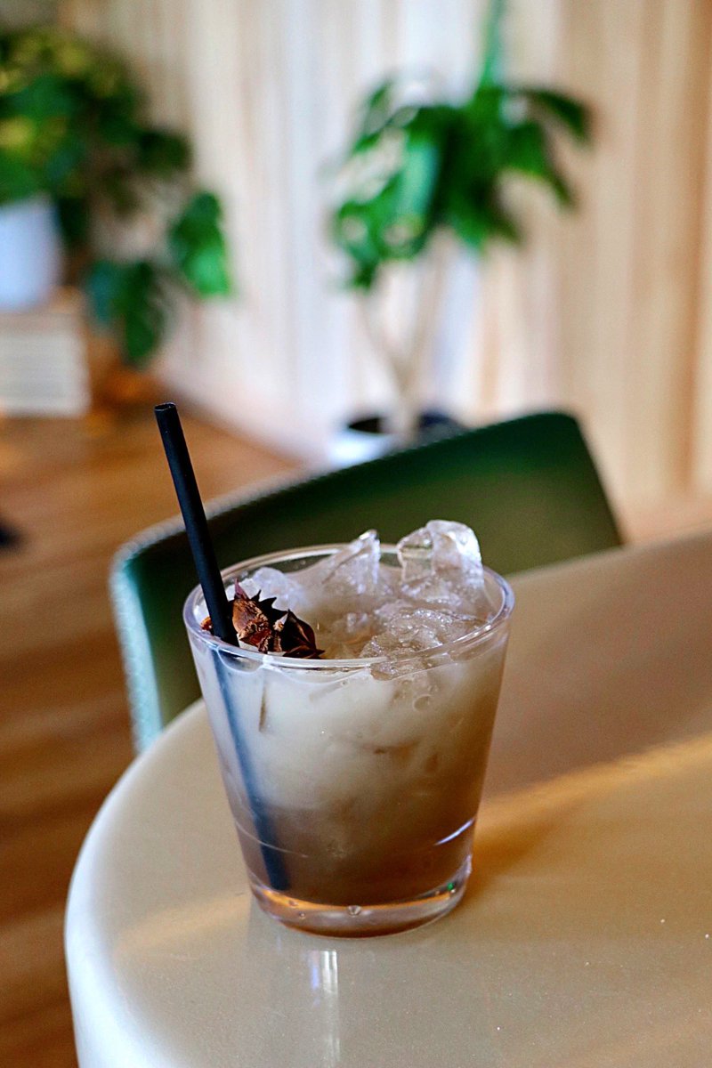 brightside_CLE's tweet photo. ✨N E W✨Sweet November 
// @TitosVodka, earl gray tea, honey simple, creme de violette, dash of oat milk. #brightsidecle #ohiocity https://t.co/BTktVdPyRe