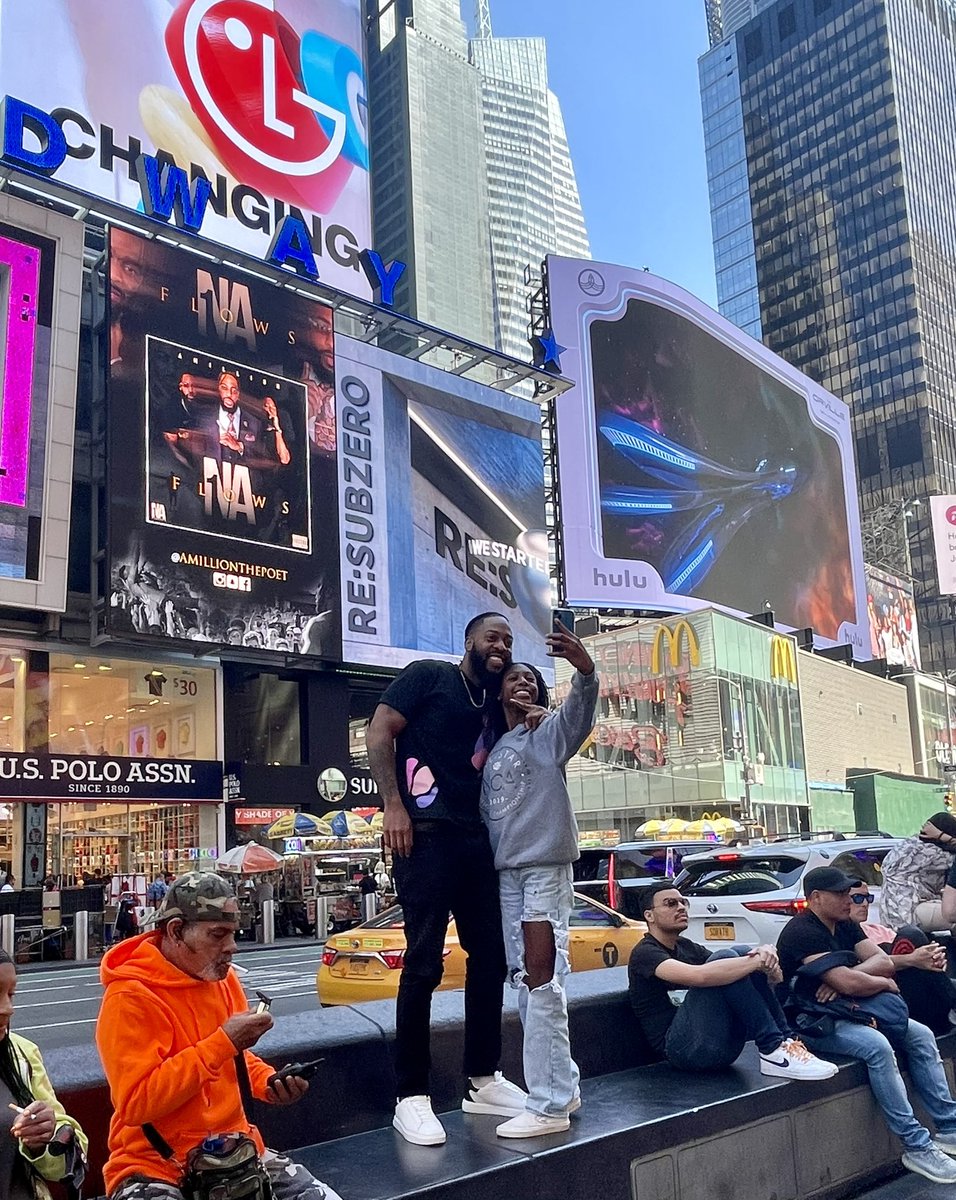 CEO <a href="/amillion1na/">Amillion Mayfield</a> Billboard in <a href="/TimesSquareNYC/">Times Square</a> 🤞🏾💕🗽 #1NAFlows #Adaughterandadream #TimesSquare