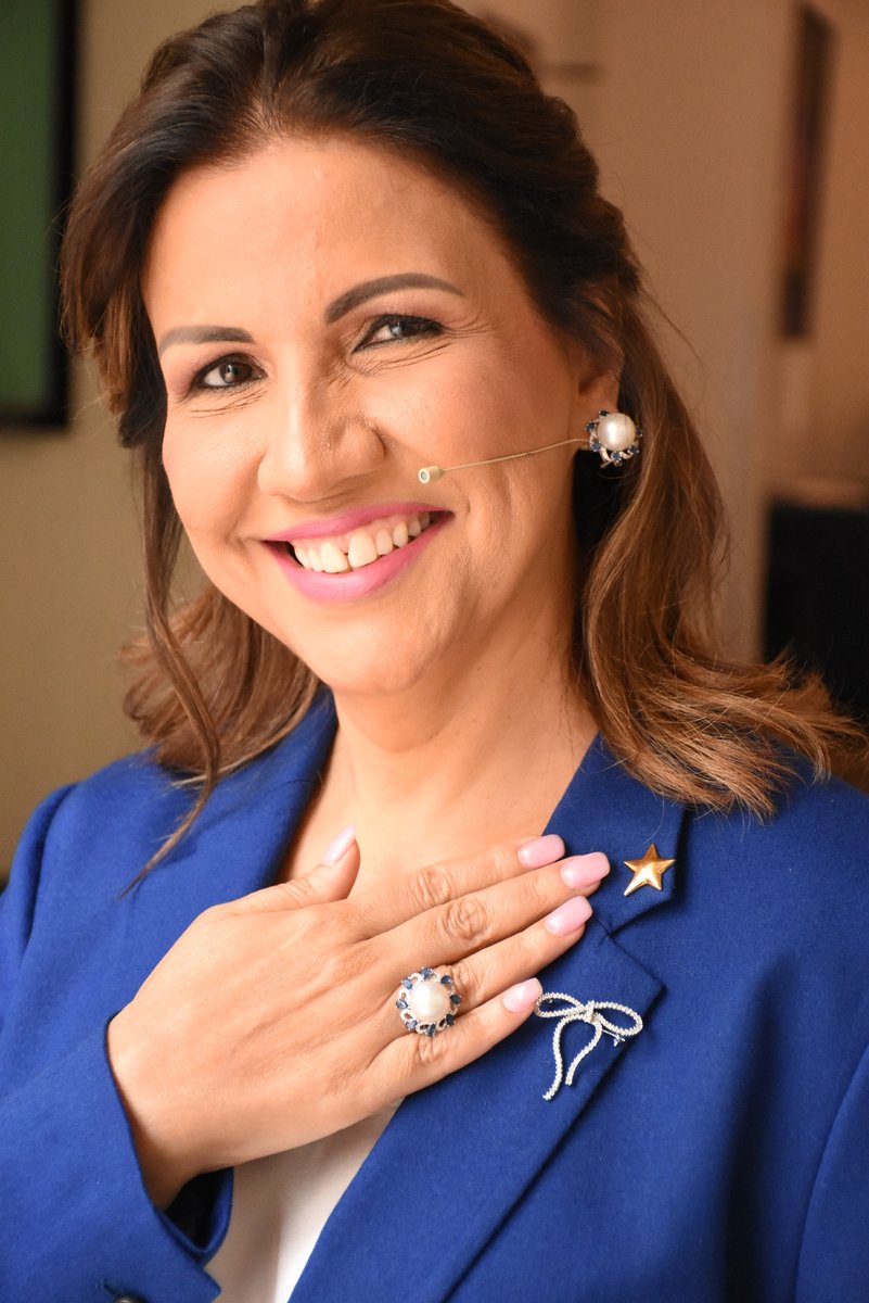 escuelagobpld's tweet photo. Con #MargaritaCedeño ganamos todos #ElTriunfoEsDeTodos #Vota5 https://t.co/wTrWcS6frB