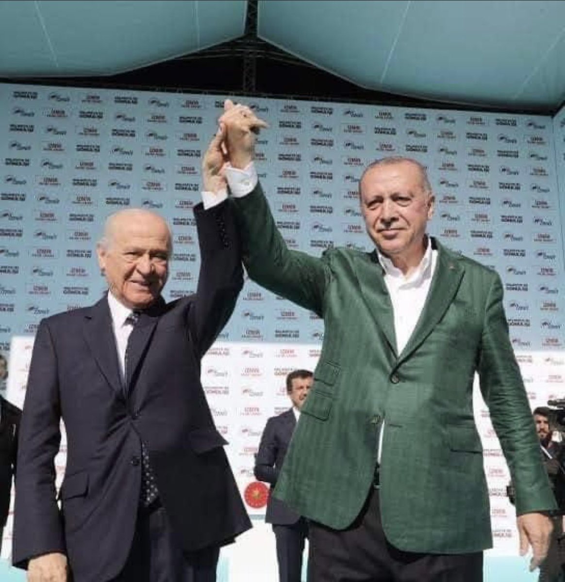aysegul_ro's tweet photo. Başkan Erdoğan:
2023 Seçimleri ülkemizdeki pek çok dönüm noktasıyla birlikte takoz siyasetin çöp sepetine atıldığı bir milat olacaktır.

ADAY BELLİ KARAR NET https://t.co/aQX0SdgcDk