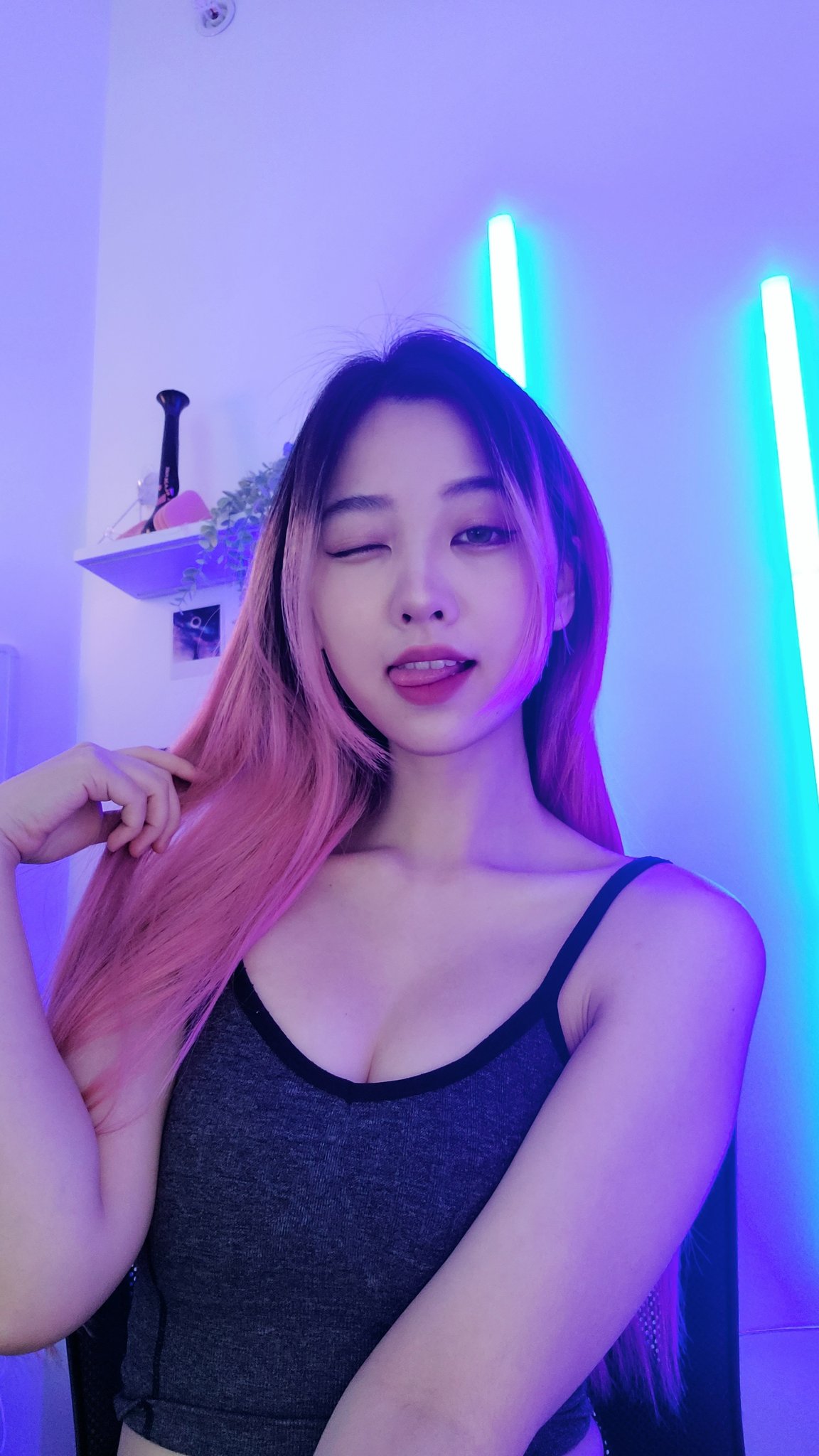 chuu🌟 on Twitter: "You should check out my OF it's better than therapy