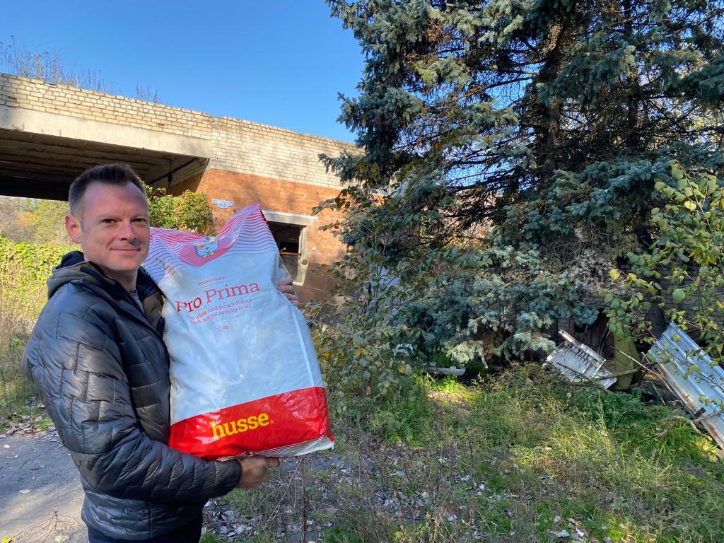 natemook's tweet photo. Food need is huge in liberated areas, but also for vets &amp; evacuating pets from the frontline. Volunteers are risking their lives rescuing cats &amp; dogs. So we’re going to establish a fundraiser to help cover costs. In the meantime, I setup a PayPal link: https://t.co/bJd3nMq8ya 👇 https://t.co/x0r1xSdyIf