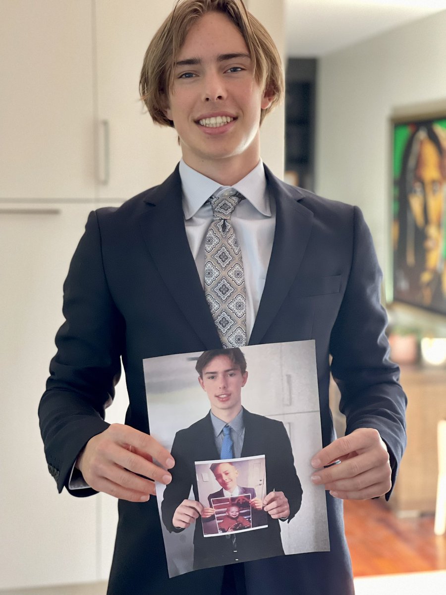 heididelf's tweet photo. Pic in a pic x 4 #myhunter #progressionpic #GameDay https://t.co/GvM1jCTnsY