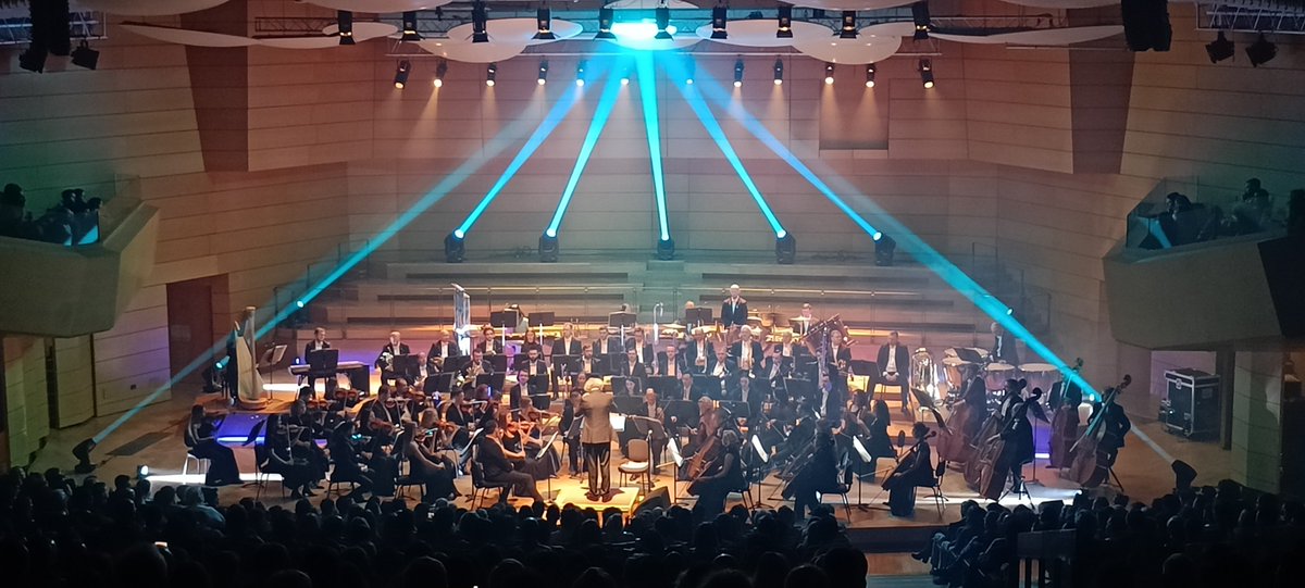 mario__desu's tweet photo. One evening with #JohnWilliams https://t.co/44Aib0lUd4