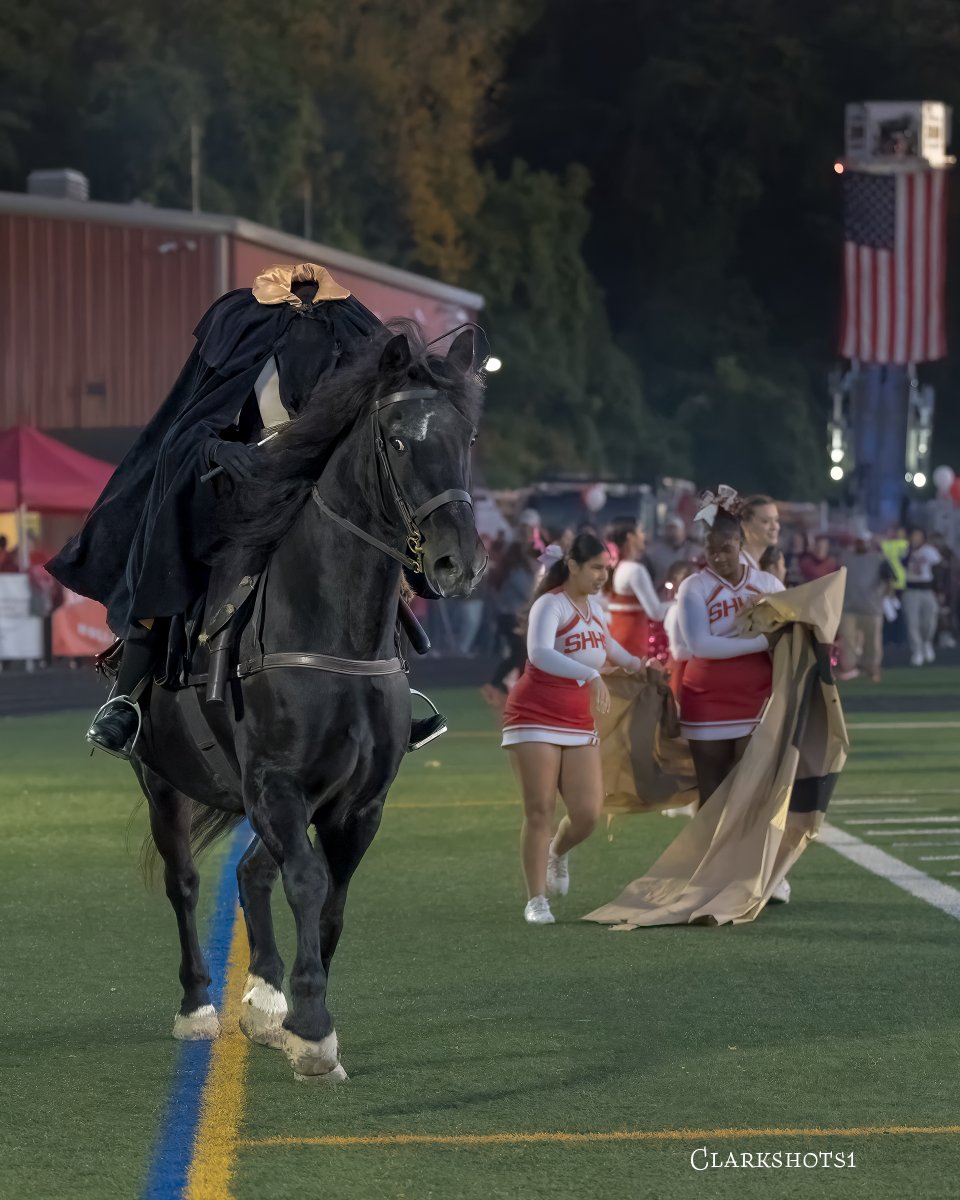 Clarkshots1's tweet photo. The Headless Horseman rides at Sleepy Hollow's Homecoming @Horsemen_Sports @SHHSNY @SecOneAthletics @lohudsports https://t.co/JkcuPv1wOe