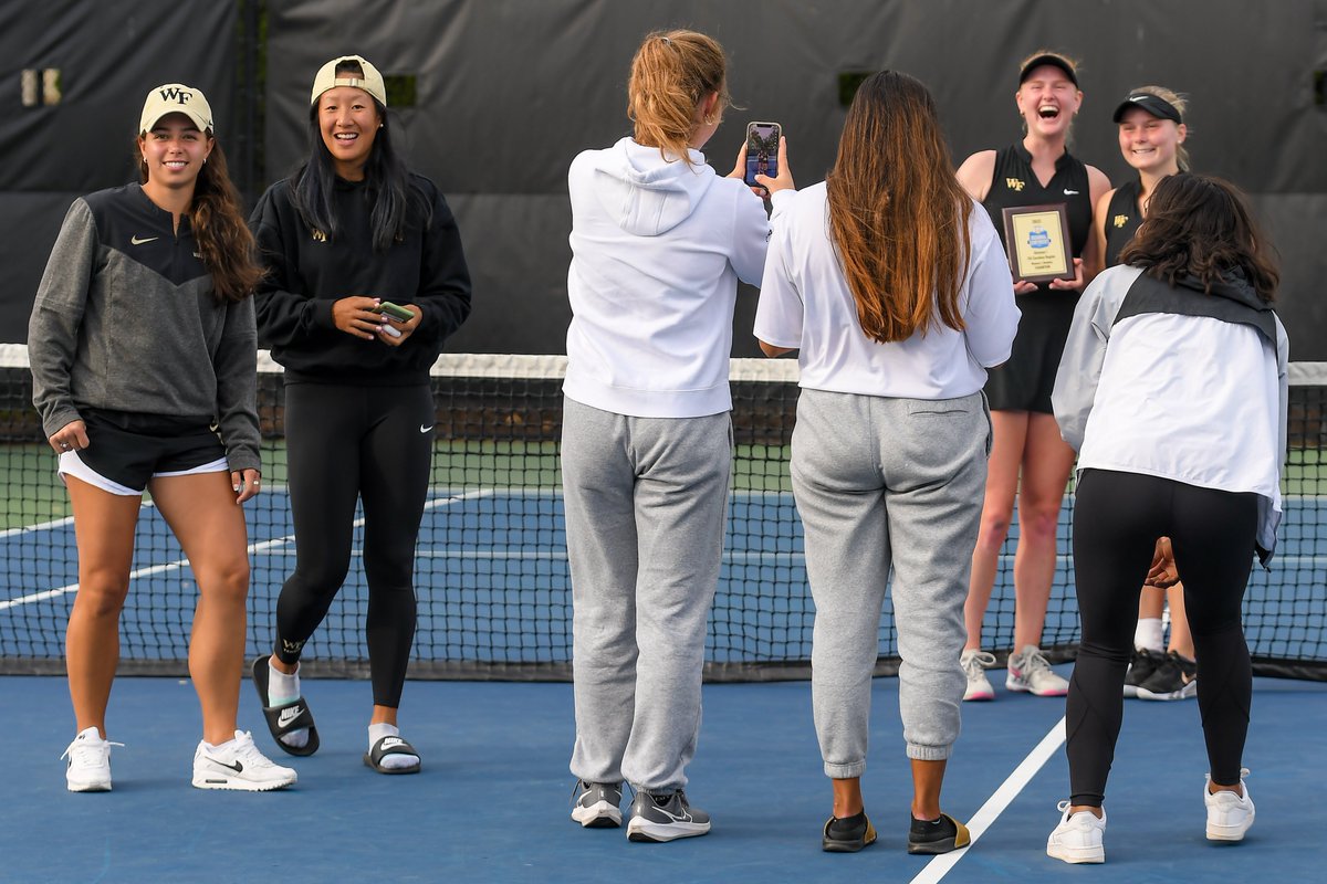 ⒹⓊⒷⓈ ⒾⓃ ⒹⓊⒷⓈ

Super proud of Anya and Brooke for capturing the A2 Doubles Championship here in the #CarolinaRegionals! 👏👏

#GoDeacs 🎩🎾