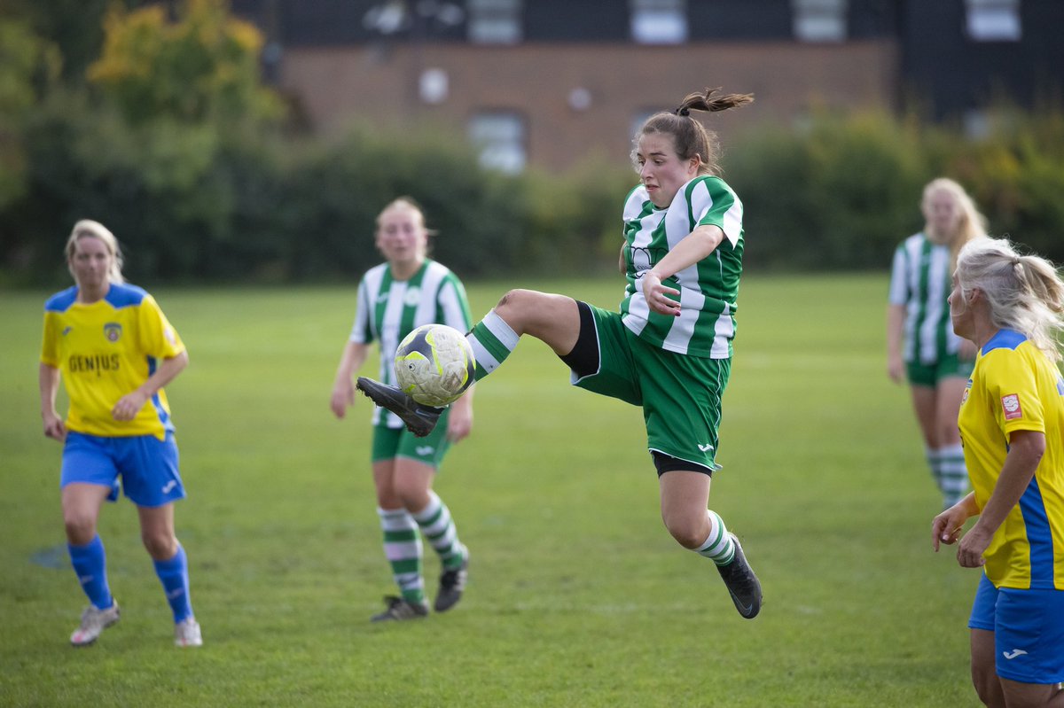 Action from our defeat at <a href="/RCFCLadies/">Rushmoor Community FC Women</a> 

📸 <a href="/neilholmes1066/">Neil Holmes</a> 

flickr.com/gp/holmsey/X4R…

We look forward to hosting you soon

#upthechi 💚🤍