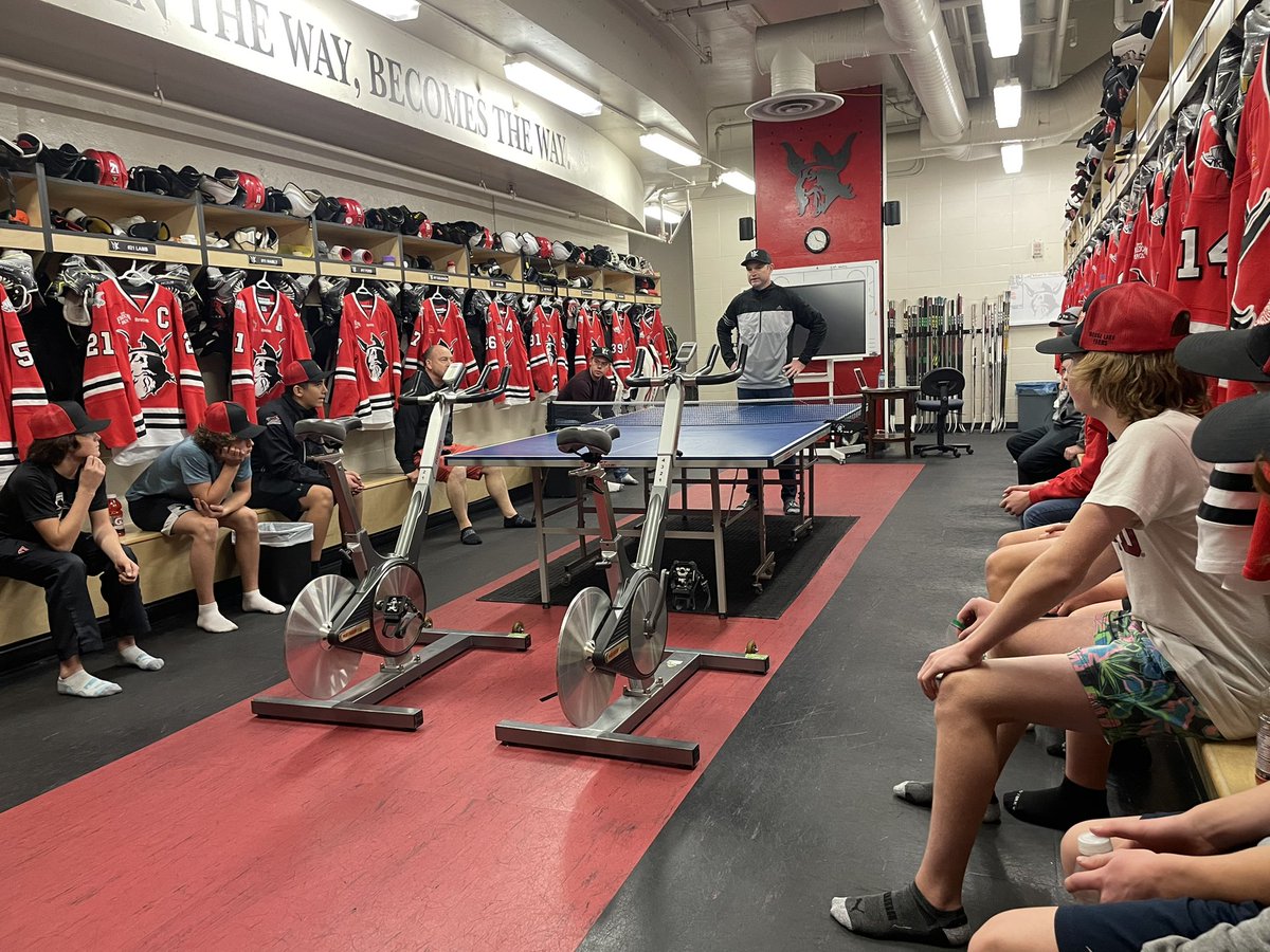 r_galenza's tweet photo. After a big workout with Josh at HSC,Augustana’s Vikings head coach Tim Green and  Captain Owen Lamb took time to talk to the U14 Red Wings about hockey, school and life. A big thank you to all. https://t.co/DDDfK12xE1