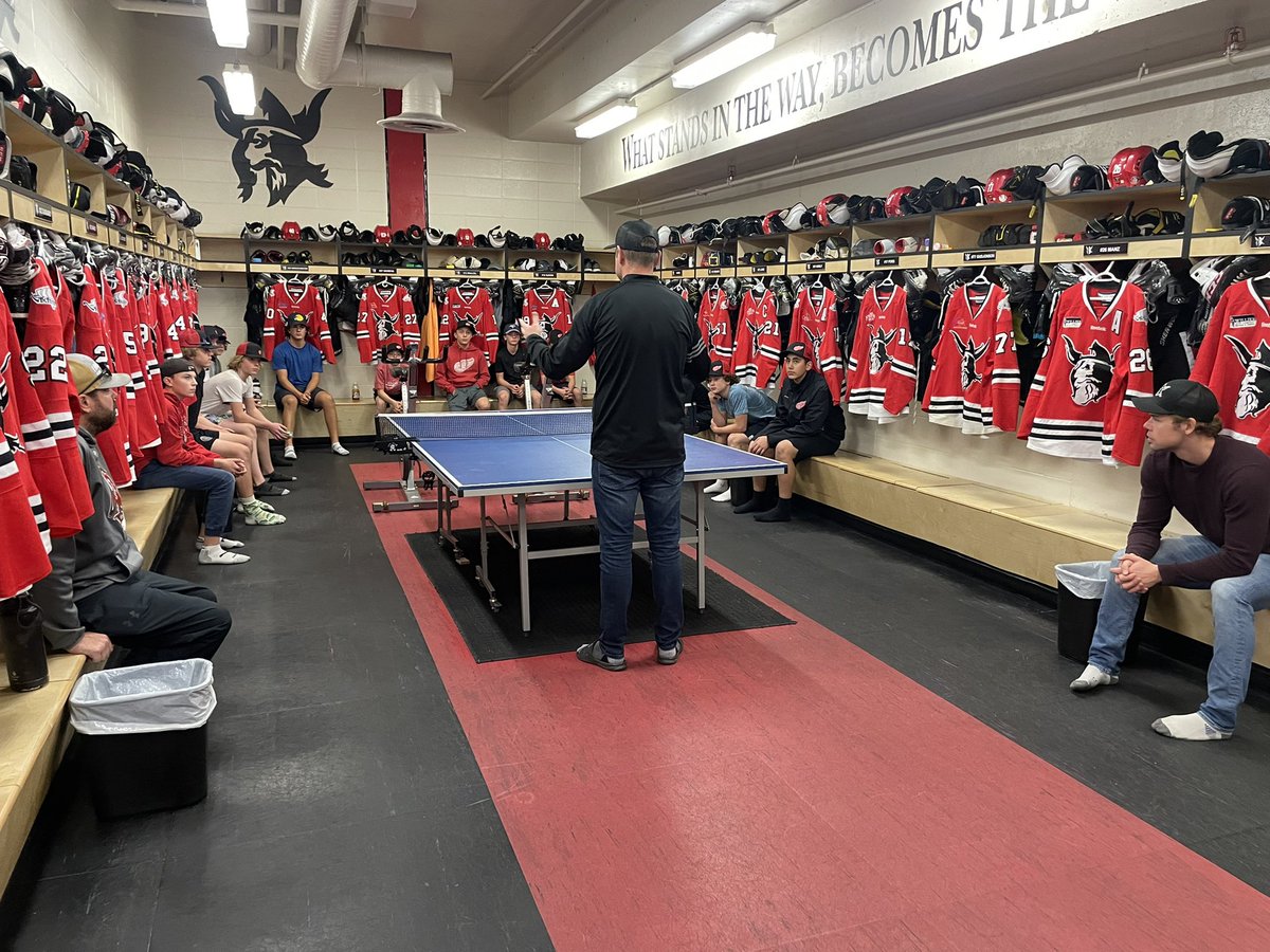 r_galenza's tweet photo. After a big workout with Josh at HSC,Augustana’s Vikings head coach Tim Green and  Captain Owen Lamb took time to talk to the U14 Red Wings about hockey, school and life. A big thank you to all. https://t.co/DDDfK12xE1