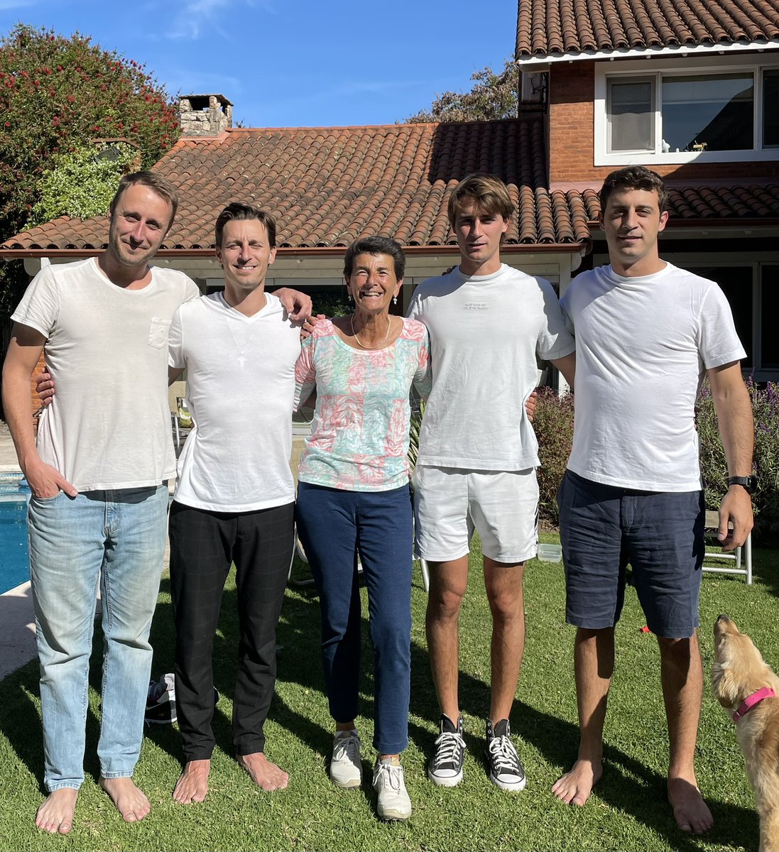 PatoVasquezOk's tweet photo. Porque soy madre, porque los quiero conmigo! Porque quiero que tengan un futuro en su país!! Por todas las madres que sienten como yo, vamos a avanzar con el cambio. Feliz día a todas las mamás!! Con @PatoBullrich lo vamos a lograr! #Vamosconvos https://t.co/L3luVNGEQr