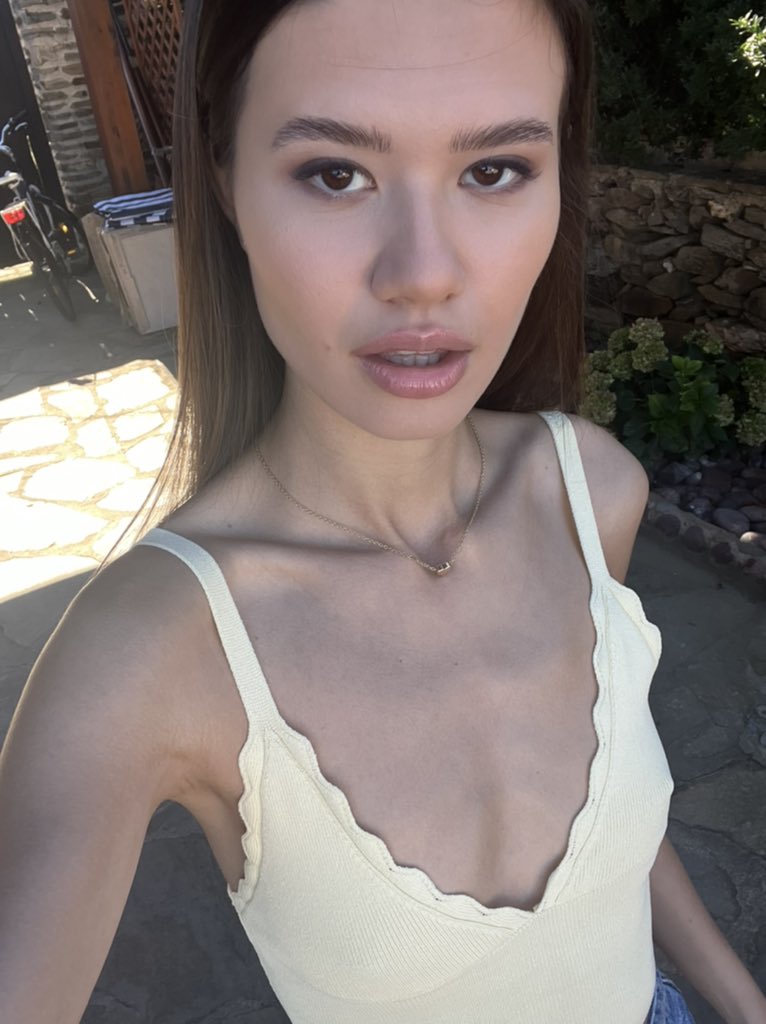 Evelin🍑 on Twitter "Meow 🐱"