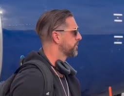 dom_pell's tweet image. What’s with the Shemp haircut on Aaron Rodgers?