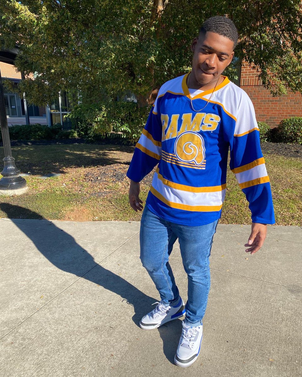 kellykelz43's tweet photo. I think Iβm all that , no Kenan just Kel #lasthomecoming πππ https://t.co/zKSdk3rUEn
