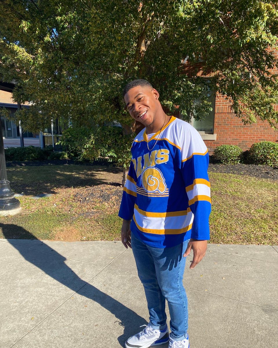 kellykelz43's tweet photo. I think Iβm all that , no Kenan just Kel #lasthomecoming πππ https://t.co/zKSdk3rUEn