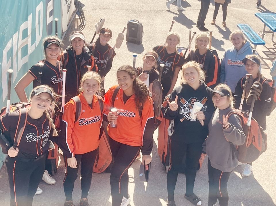 sluggers_18U's tweet photo. 3rd place finish in the 16U Finesse Invitational. After a 6 week break these girls came out and fought hard and competed against second year 16U teams. Thanks to all the college coaches that came out to watch and for the positive feedback about our young squad. @ExtraInningSB https://t.co/qqmM6xPn9K
