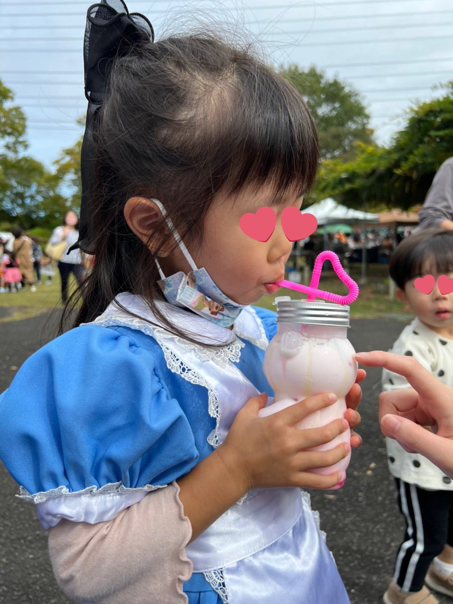 grp503mk's tweet photo. 1日目雑貨村atちび子達連れて楽しみましたよ
ちび子はアリスに変身☺️色んなブースで目がキラキラ(ღ✪v✪)
ちび子の今回お気に入りは水色だったのかな?魔法の杖を持ってご満悦💕
#雑貨村at
#魔法あいてむfafan
#flaver
#茨城県植物園
#村フォト https://t.co/snq17B4r4F