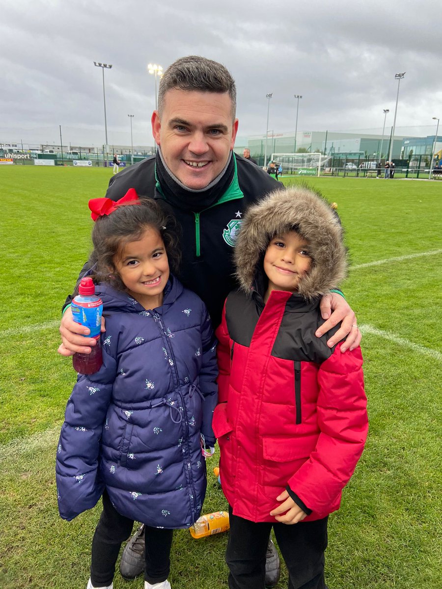 wayne_ashbrook's tweet photo. These two braved the cold today to be pitch side for me, my best friends and biggest supporters. Being your Dad is the most important part of every day for me 👨‍👩‍👧‍👦🌟💞💫 #familyoverEVERYTHING #WNLU19 https://t.co/3iBGkD7QXm