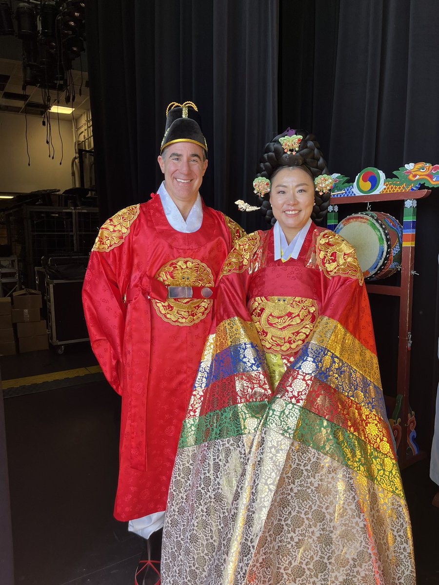 BBH_Yoo's tweet photo. Celebrating #HanbokDay with some of our own 🐅and the community leaders @TenaflySchools https://t.co/QbN7Ou4WU9