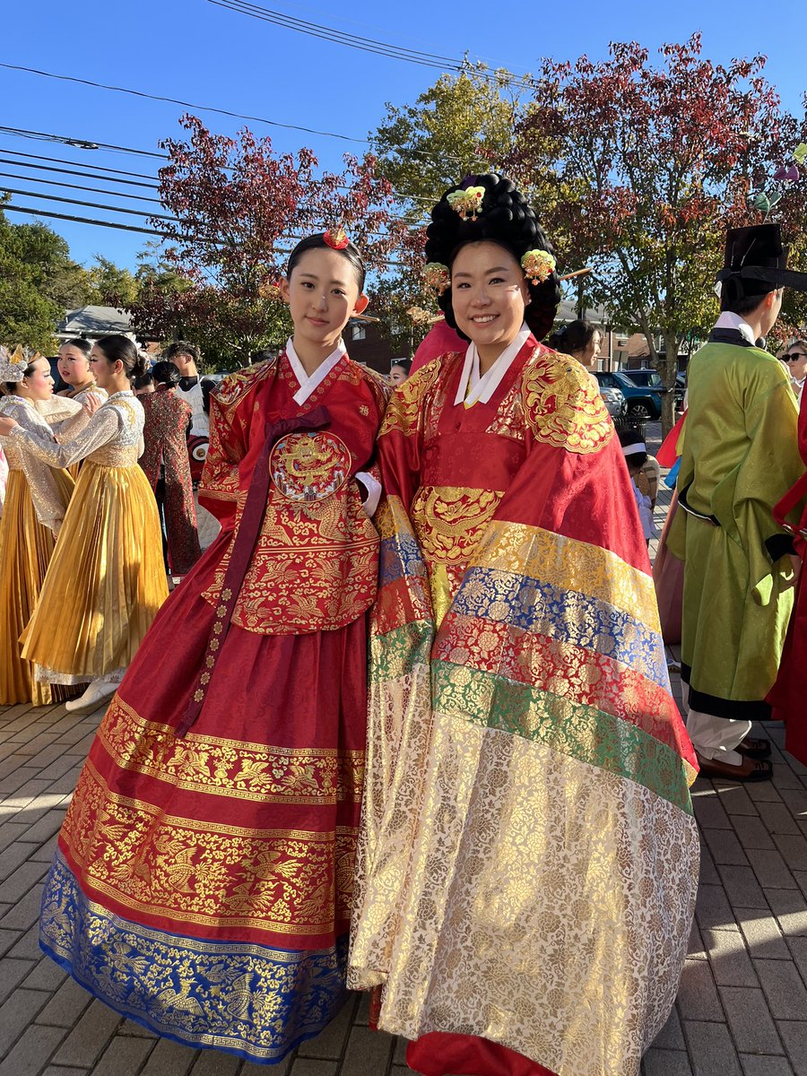 BBH_Yoo's tweet photo. Celebrating #HanbokDay with some of our own 🐅and the community leaders @TenaflySchools https://t.co/QbN7Ou4WU9
