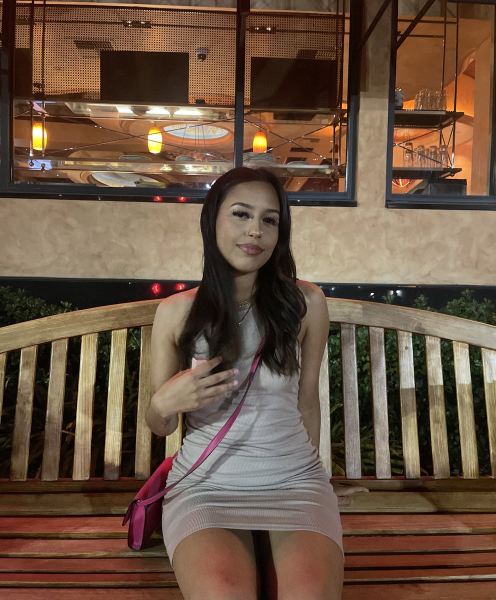 _gisselsanchezz's tweet photo. 4 of me https://t.co/sC2FUknudS