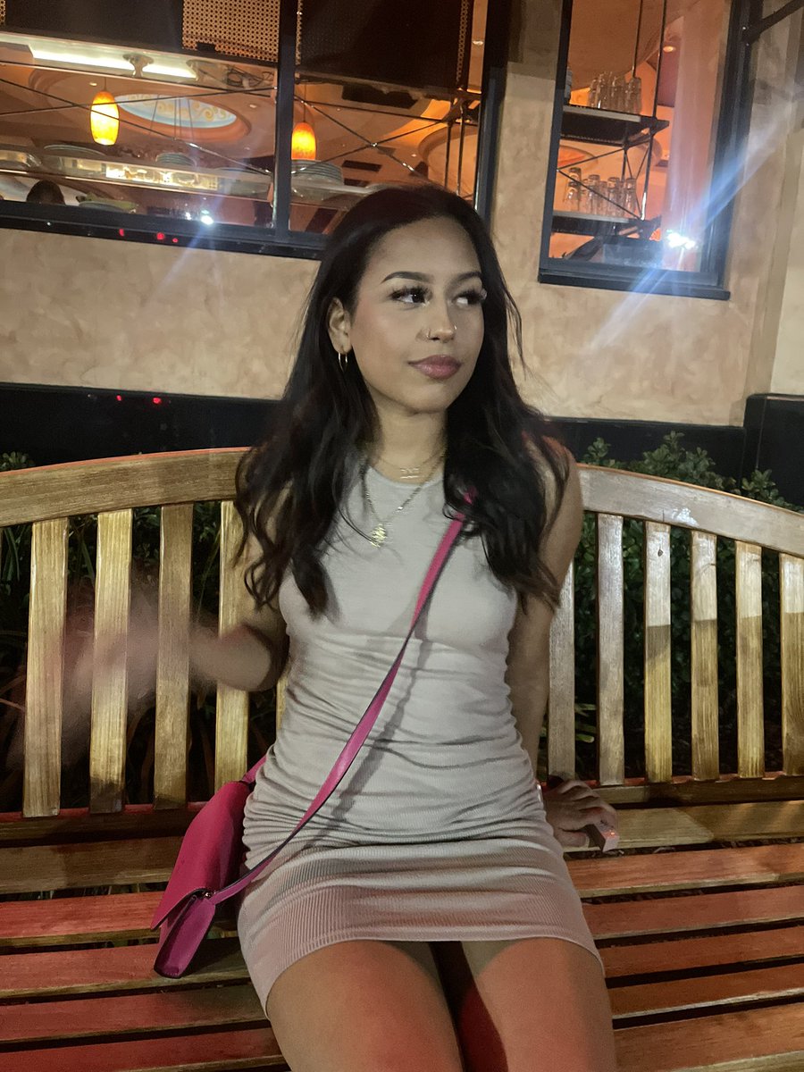 _gisselsanchezz's tweet photo. 4 of me https://t.co/sC2FUknudS