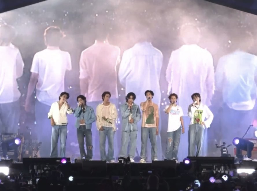 RMPICS_twt's tweet photo. FOREVER WE ARE YOUNG 💜 
#YetToComeinBusan @BTS_twt https://t.co/tEY8CmpyCK