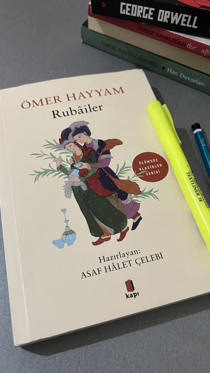 Tavsiye üzerine epey zaman önce almıştım, elimdeki başka bir çevirisini yeni bitirdim. Başlamak bugüne kısmetmiş. O zaman başlayalım 😎 #iyigeceler #kitapseverlertakiplesiyor @mavi__ayrac @Benimokumam @kitapcemberi @BendekiKitap